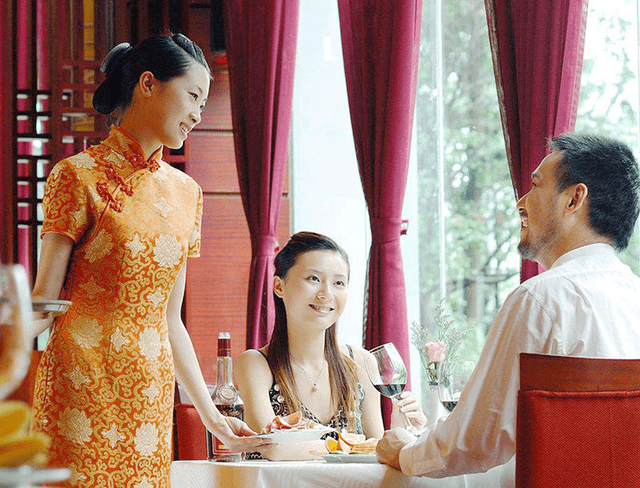 酒店餐飲服務(wù)禮儀 專業(yè)、優(yōu)雅與細(xì)節(jié)的完美融合